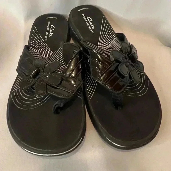 Clarks Cloud Steppers Women’s Brinkley Flora Black Patent Thong Sandals - Picture 4 of 6